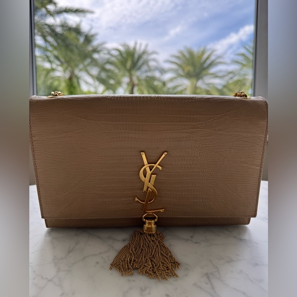 YSL - KATE MEDIUM TASSEL IN CROCODILE-EMBOSSED LEATHER BAG DARK BEIGE - Picture 7 of 12